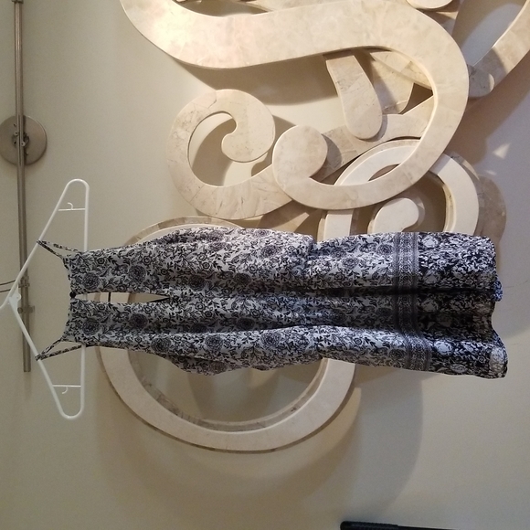 Small BCX Black White Floral Jumper - Picture 5 of 7